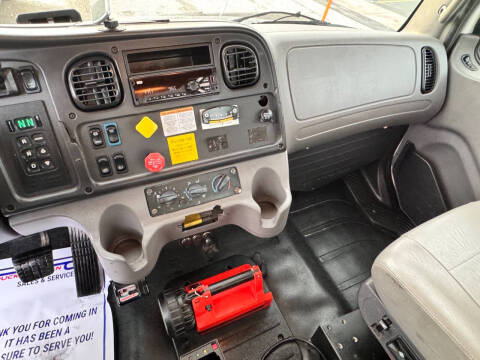 2018 Freightliner M2 106