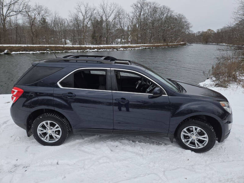 2016 Chevrolet Equinox LT photo 2