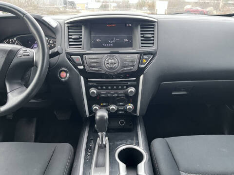 2017 Nissan Pathfinder SV