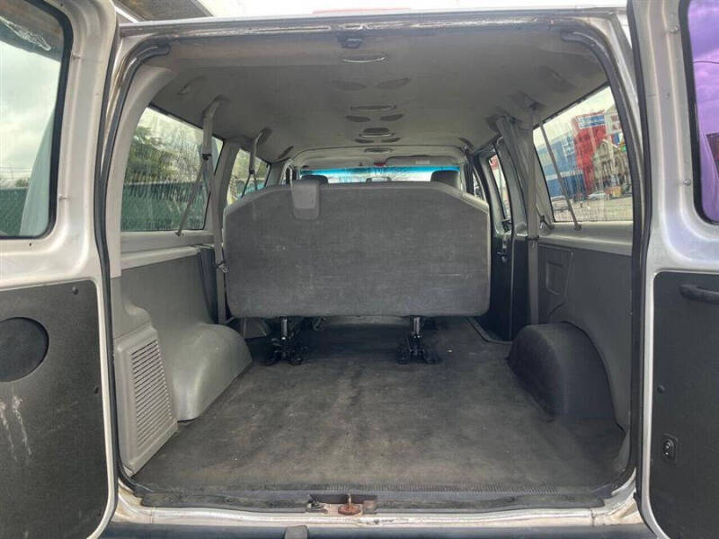 2011 Ford E-Series E-150 XLT