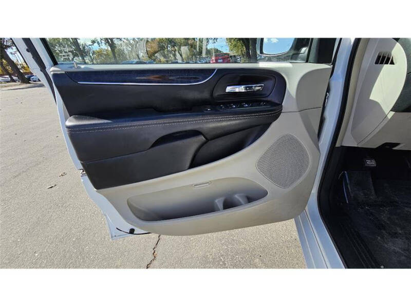 2015 Chrysler Town and Country Touring