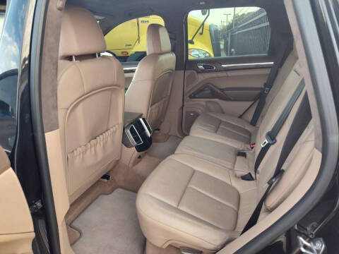 2014 Porsche Cayenne GTS