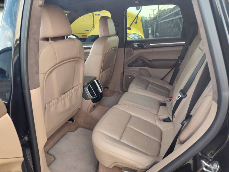 2014 Porsche Cayenne GTS