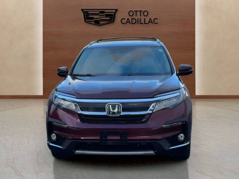 2021 Honda Pilot Touring w/Rear Captain's Chairs