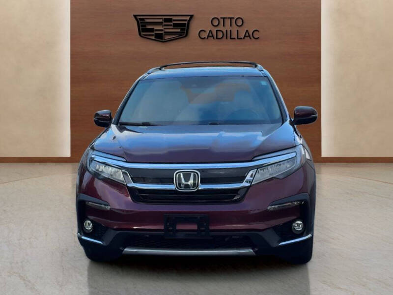 2021 Honda Pilot Touring w/Rear Captain's Chairs