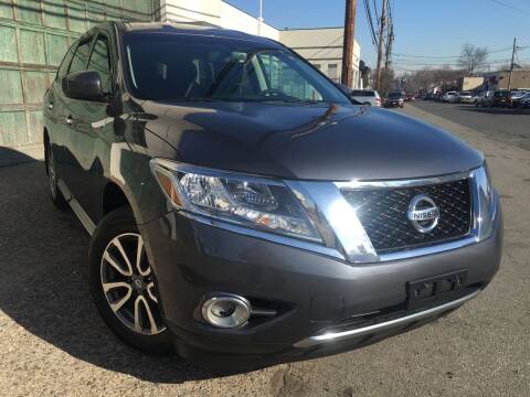 2013 Nissan Pathfinder for sale at Illinois Auto Sales in Paterson NJ