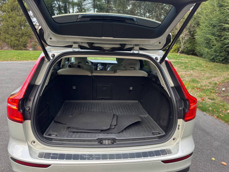 2022 Volvo V60 Cross Country T5