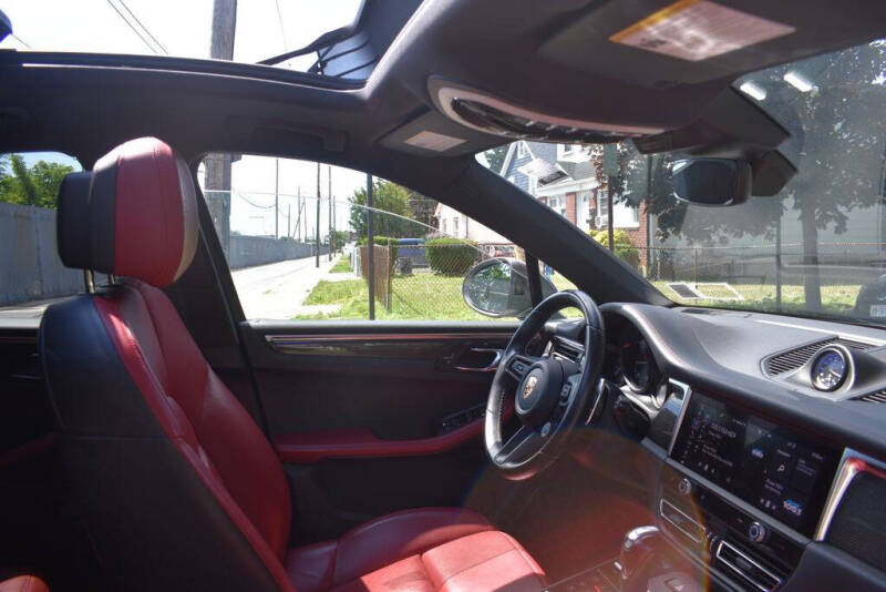 2023 Porsche Macan T