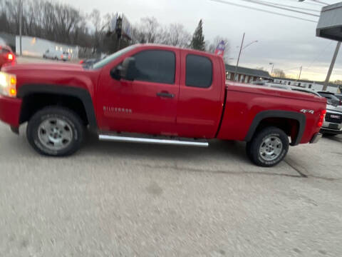 2010 Chevrolet Silverado 1500 for sale at SpringField Select Autos in Springfield IL