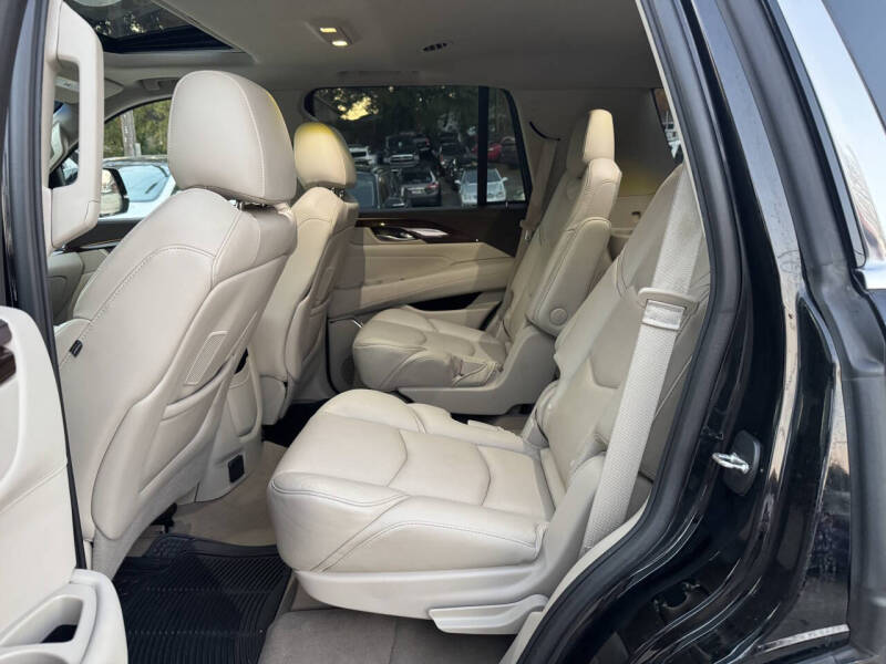 2017 Cadillac Escalade Luxury