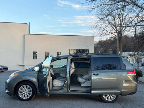 2014 Toyota Sienna LE 7-Passenger