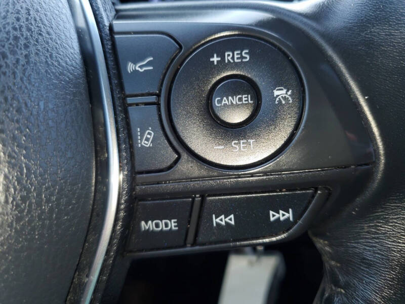 2020 Toyota Camry SE