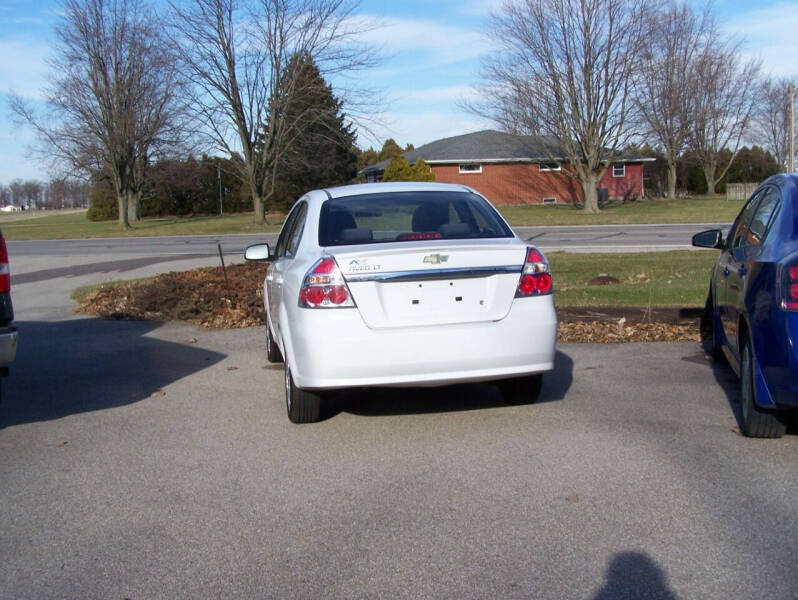 2011 Chevrolet Aveo 1LT photo 3