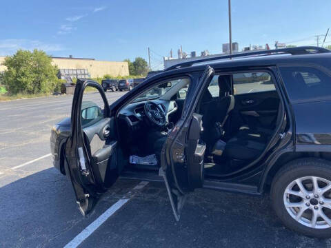 2017 Jeep Cherokee Sport