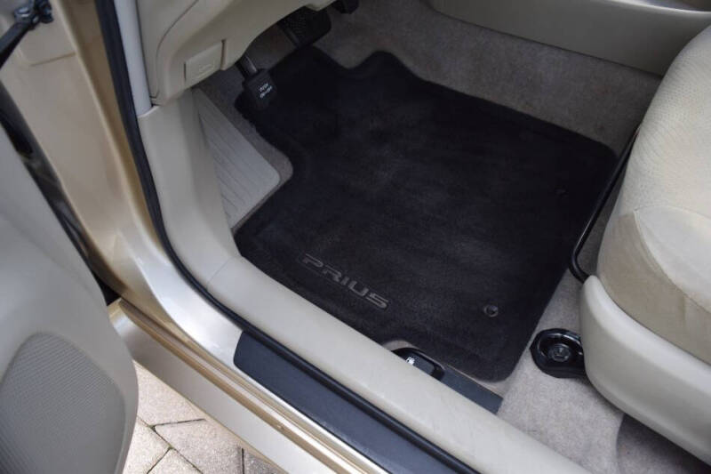 2010 Toyota Prius III
