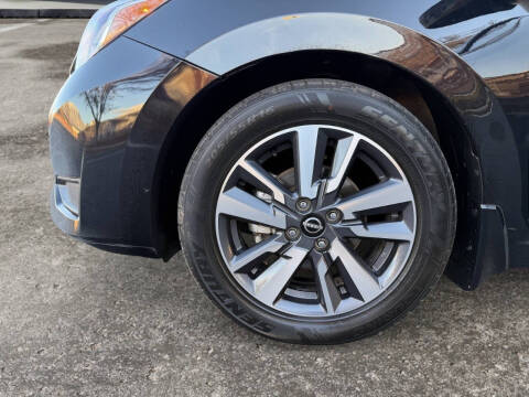 2023 Nissan Versa SV