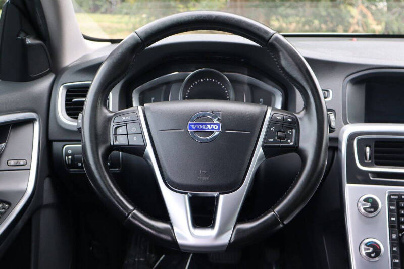 2018 Volvo V60 Cross Country T5 Premier