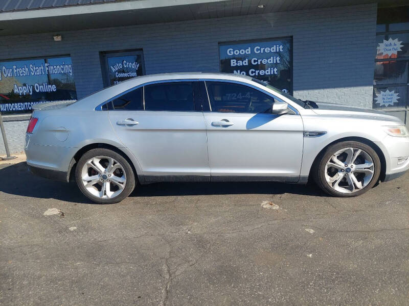 2011 Ford Taurus for sale at Auto Credit Connection LLC in Uniontown PA