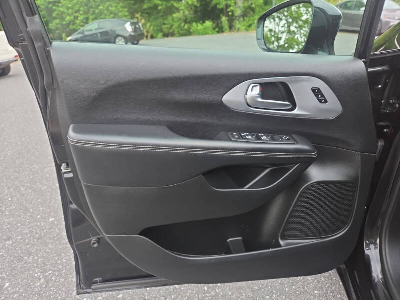 2022 Chrysler Pacifica Touring L