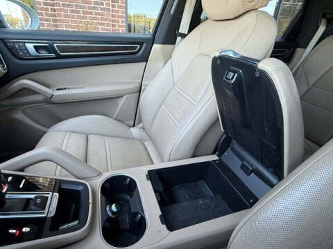 2022 Porsche Cayenne E-Hybrid Platinum Edition