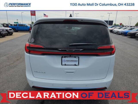 2027 Chrysler Pacifica Select