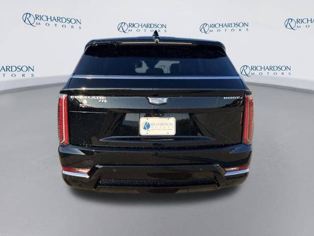 2025 Cadillac Escalade IQ Luxury 2