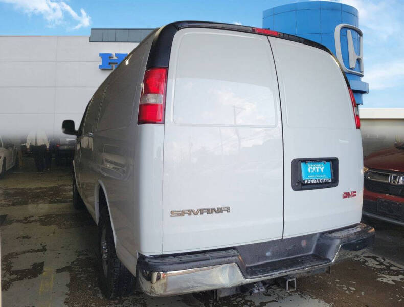 2017 GMC Savana 2500