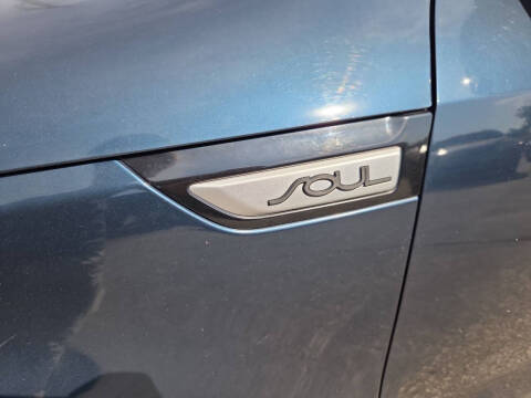 2017 Kia Soul +