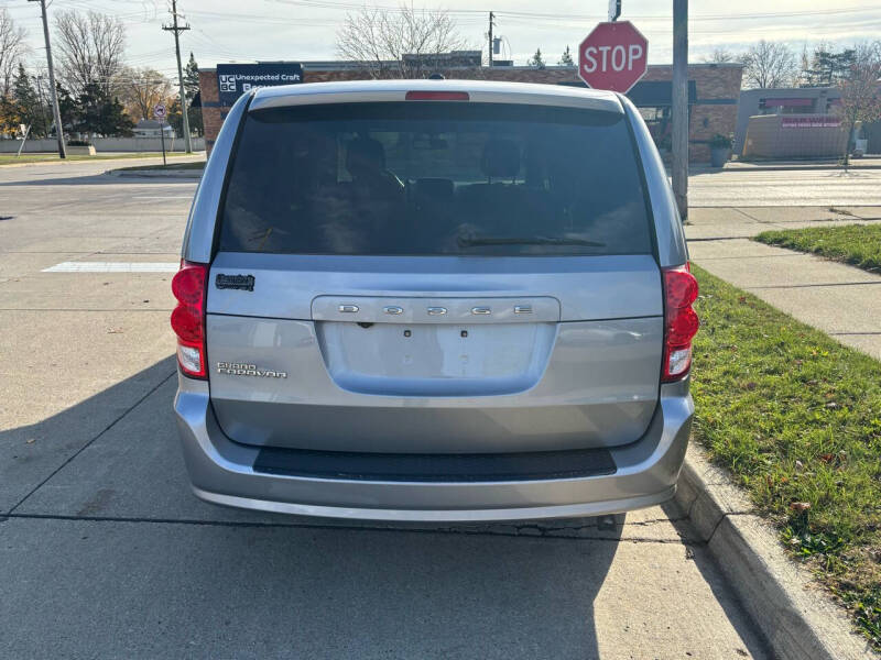 2016 Dodge Grand Caravan SE Plus photo 9