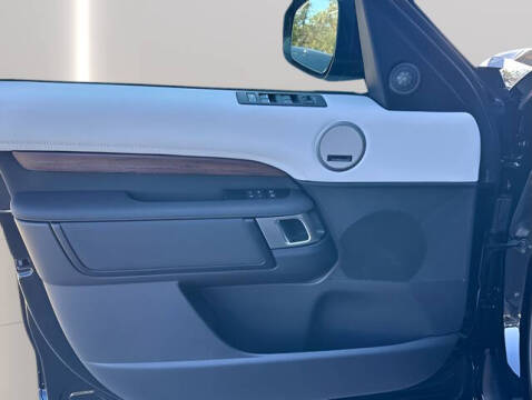 2025 Land Rover Discovery P300 Dynamic SE