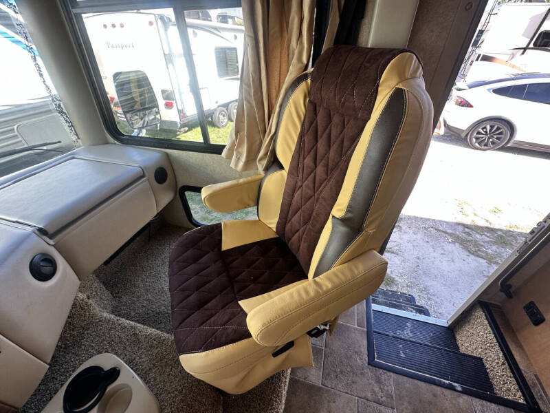 2015 Thor Motor Coach Hurricane