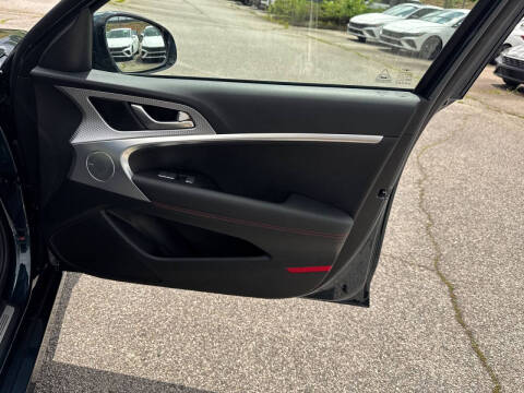 2023 Genesis G70