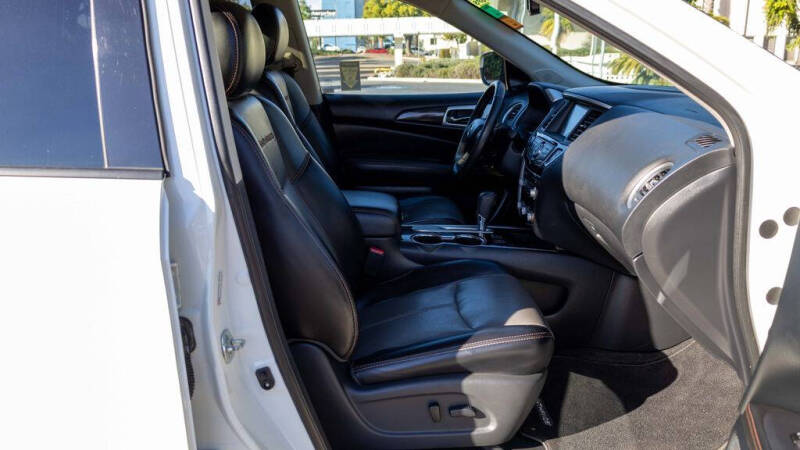 2019 Nissan Pathfinder SL