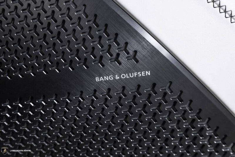 2025 Lamborghini Urus SE