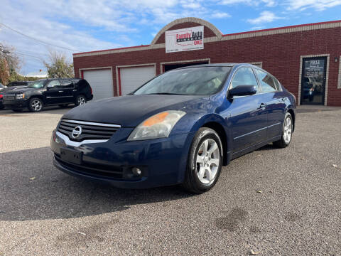 2009 Nissan Altima for sale at Family Auto Finance OKC LLC in Oklahoma City OK