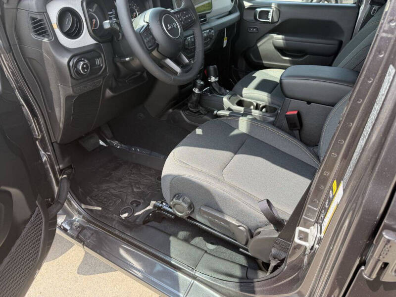 2025 Jeep Gladiator Sport S