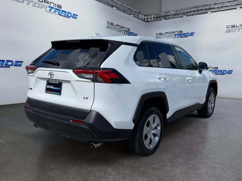 2023 Toyota RAV4 LE