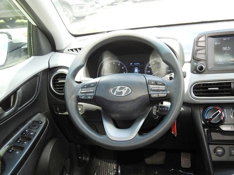 2021 HYUNDAI Kona SUV / Crossover - $17,900