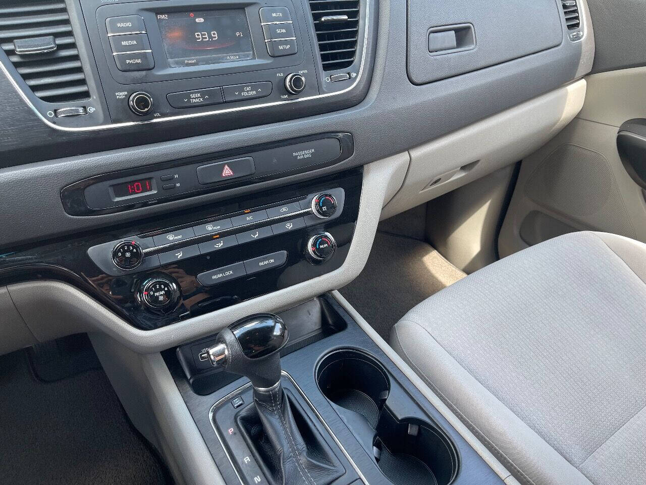 2016 KIA Sedona Minivan - $11,900