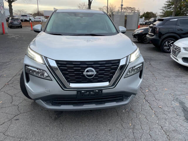 2023 Nissan Rogue SV's photo