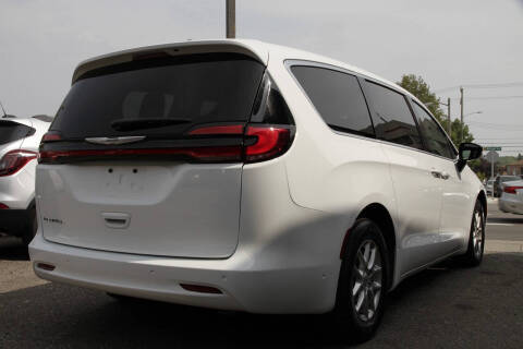 2025 Chrysler Pacifica Select