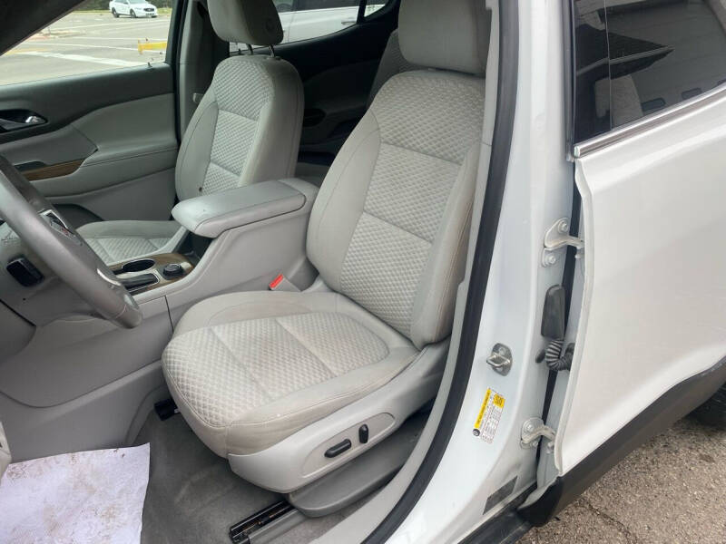 2017 GMC Acadia SLE-2