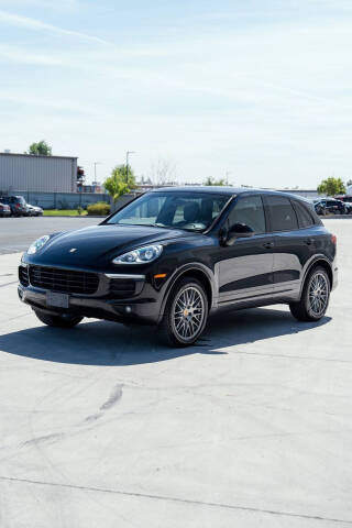 2017 Porsche Cayenne Platinum Edition