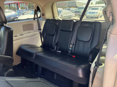 2016 Chrysler Town and Country Touring