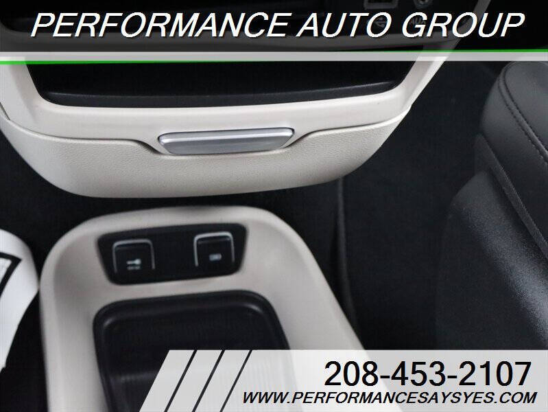 2020 Chrysler Voyager LXi