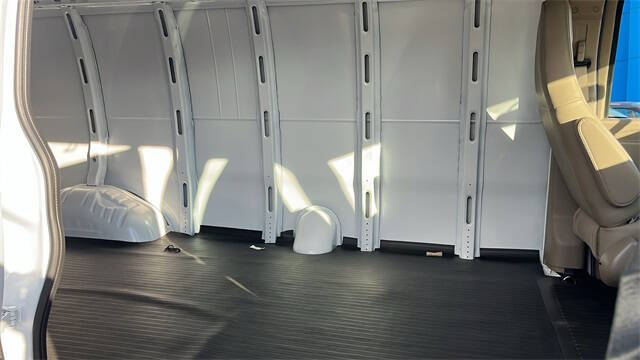 2025 Chevrolet Express 2500