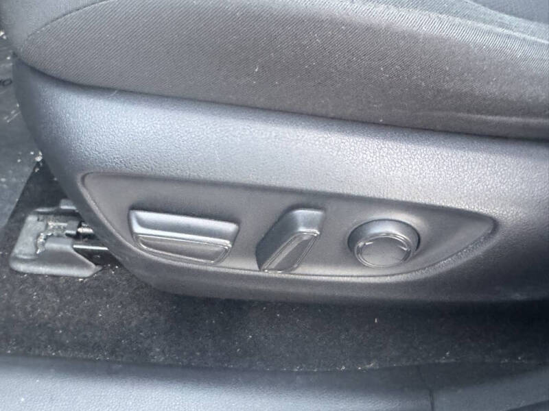 2019 Toyota RAV4 Hybrid XLE