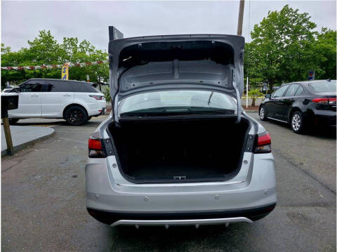 2023 Nissan Versa SV