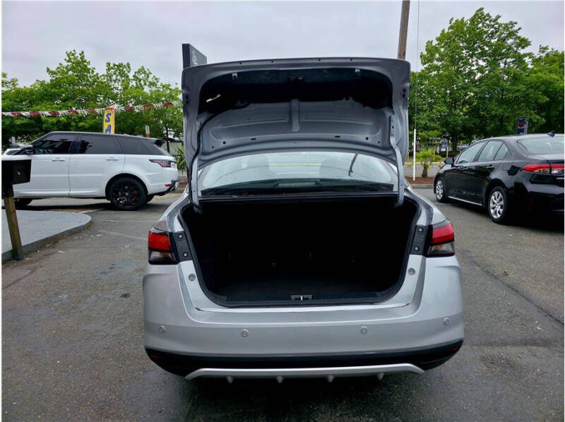 2023 Nissan Versa SV
