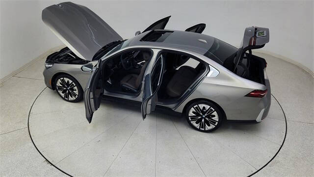 2025 BMW 5 Series 530i